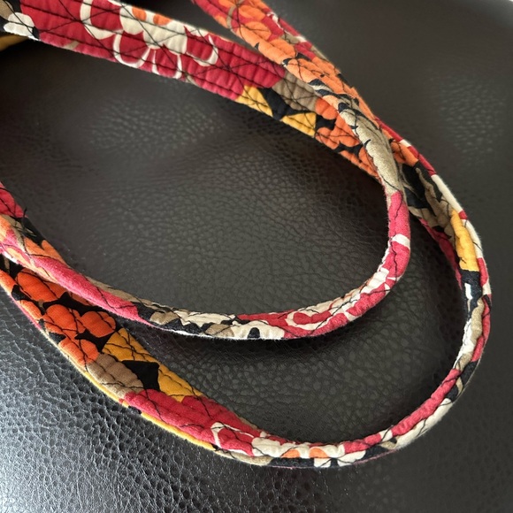 NWOT Vera Bradley Large Traveler Duffle Bag - Bittersweet Pattern   *RETIRED* - Picture 9 of 9